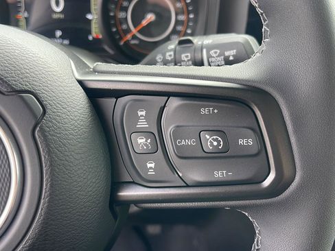 Used 2025 Jeep Wrangler Sport S image 16