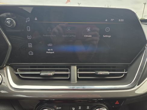 Used 2025 Chevrolet Trax ACTIV w/ Sunroof Package FWD image 21