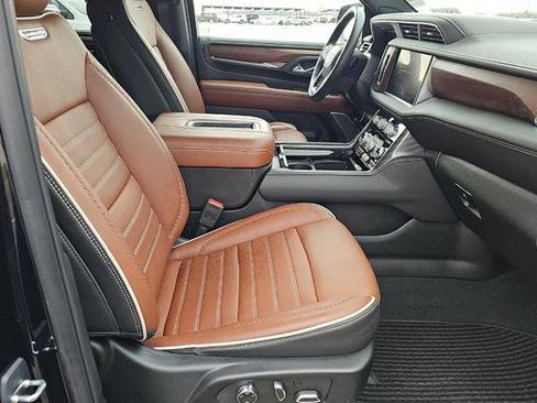 Used 2023 GMC Yukon Denali Ultimate image 11