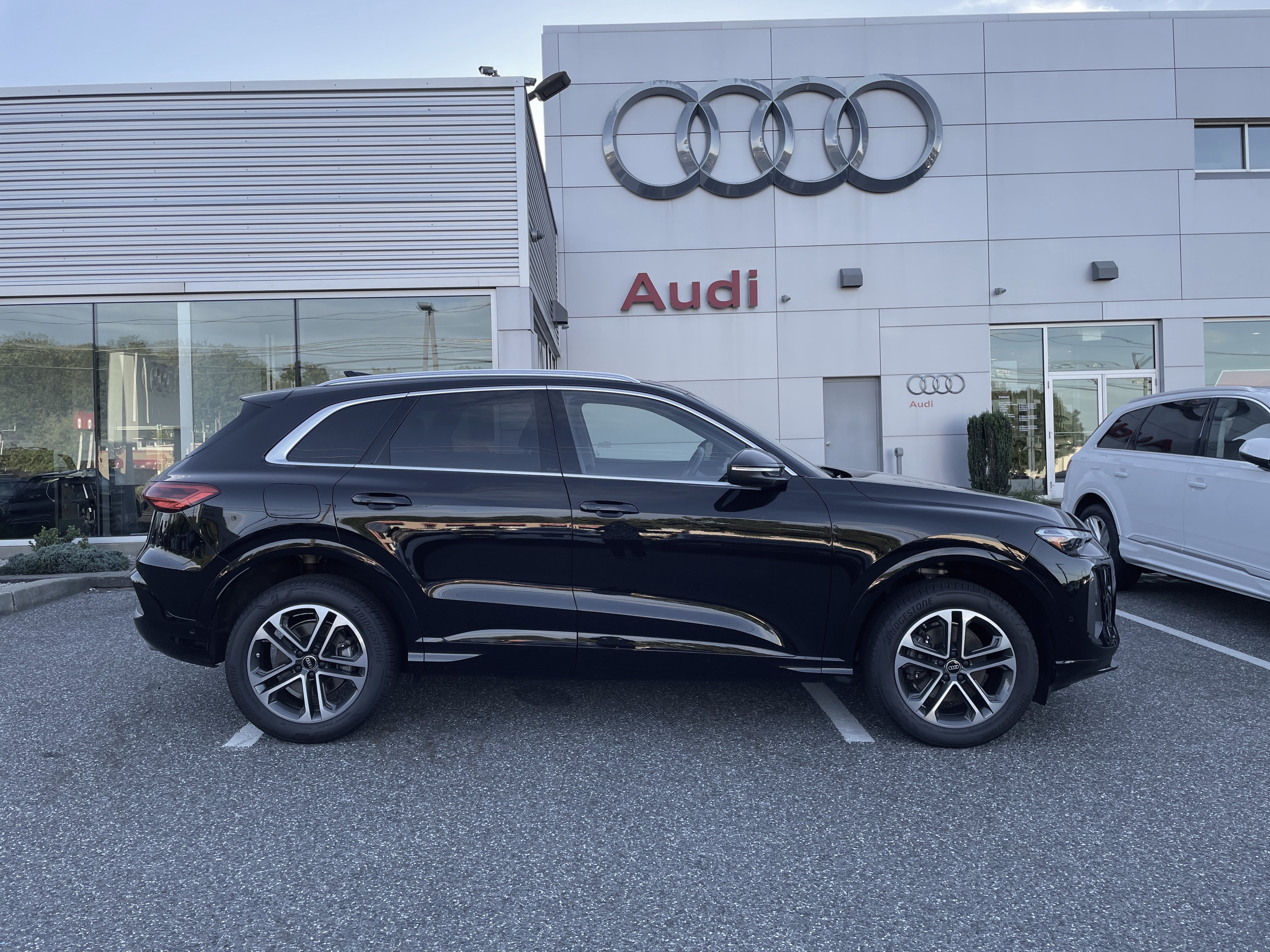 Certified 2025 Audi Q5 Premium w/ Convenience Package AWD/4WD image 3