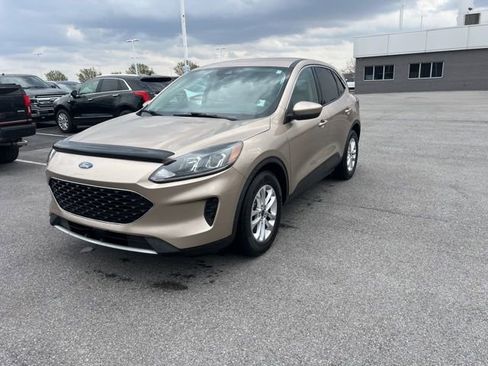 Used 2020 Ford Escape SE image 3