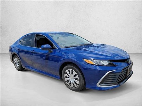 Used 2023 Toyota Camry LE FWD image 3