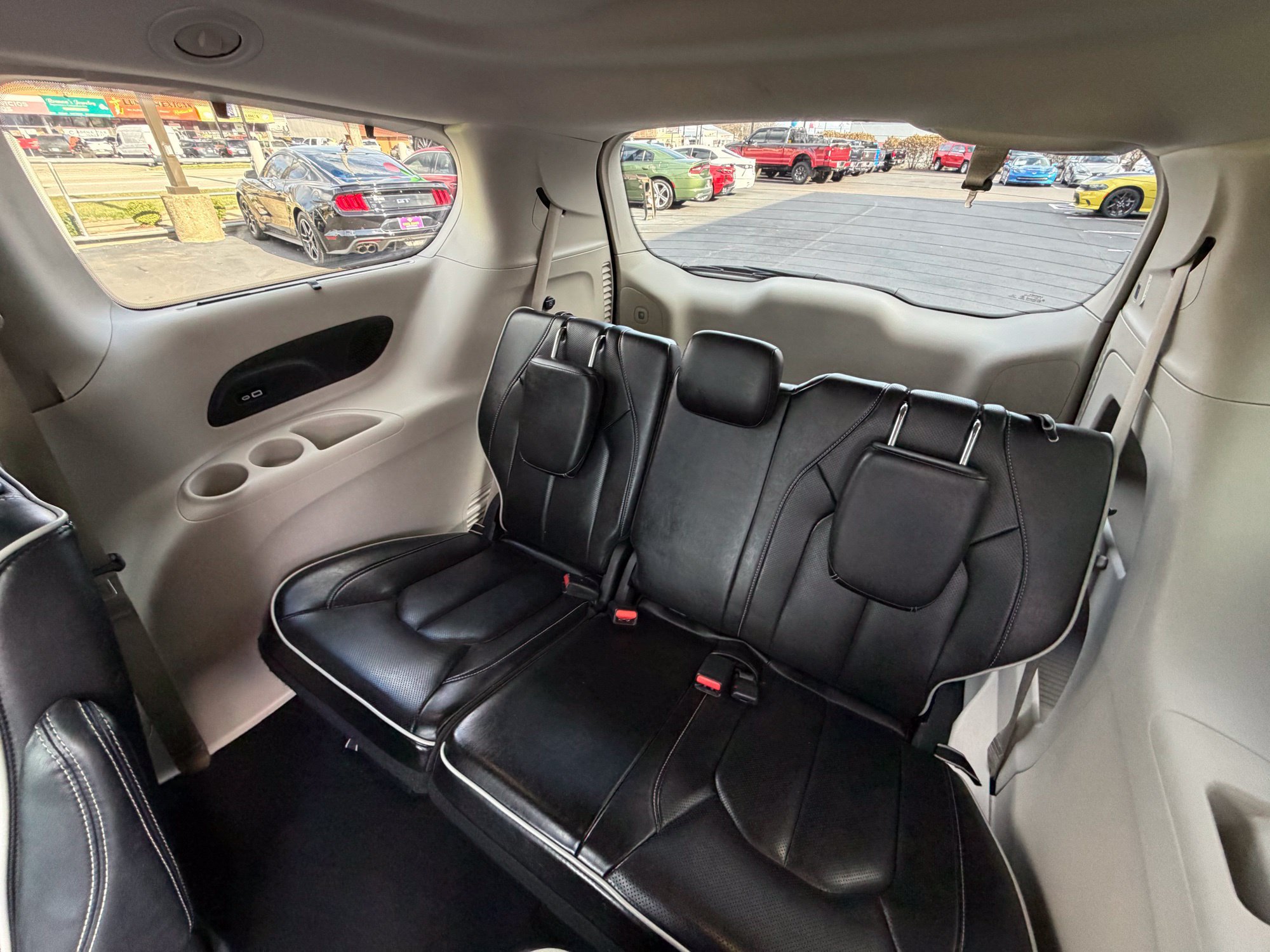 Used 2023 Chrysler Pacifica Limited FWD image 13