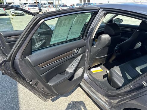 Used 2019 Honda Accord Touring image 9