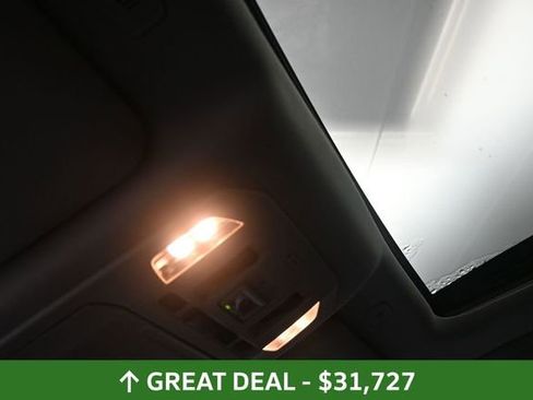 Used 2023 Toyota Highlander XLE FWD image 38