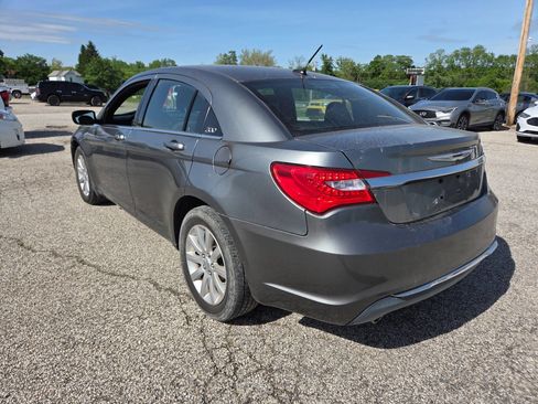 Used 2011 Chrysler 200 Touring FWD image 6