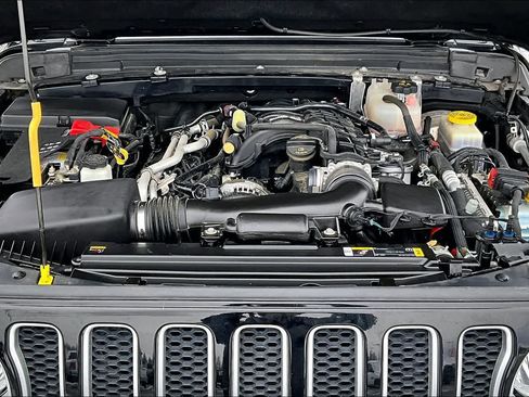 Used 2023 Jeep Wrangler Sahara w/ Cold Weather Group image 9