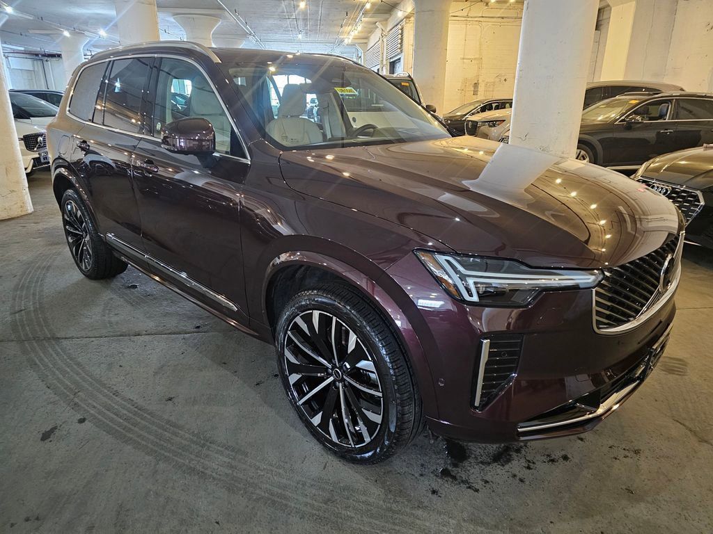 Certified 2025 Volvo XC90 T8 Ultra AWD/4WD image 5