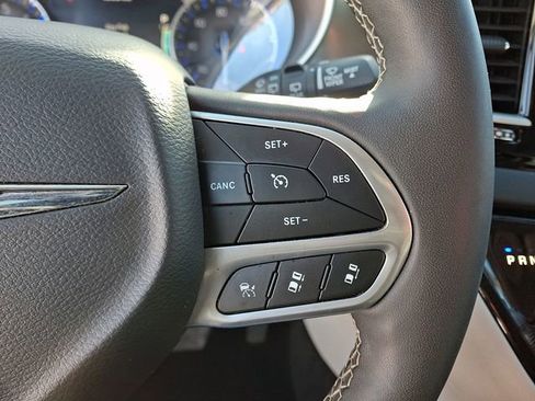 Used 2024 Chrysler Pacifica Touring-L image 21