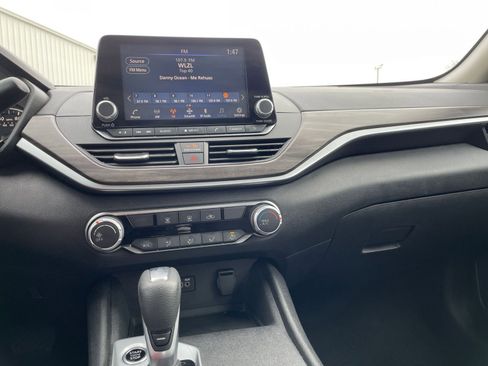 Used 2025 Nissan Altima 2.5 SV image 18