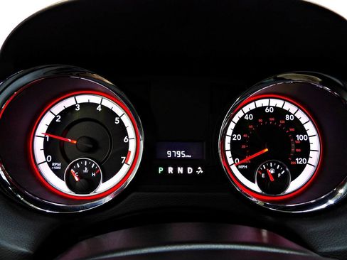 Used 2016 Dodge Grand Caravan SE FWD image 16