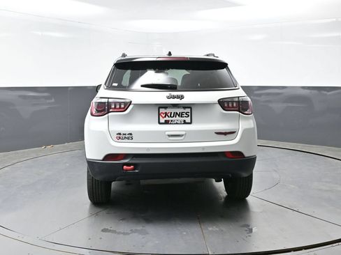 Used 2025 Jeep Compass Trailhawk AWD/4WD image 12
