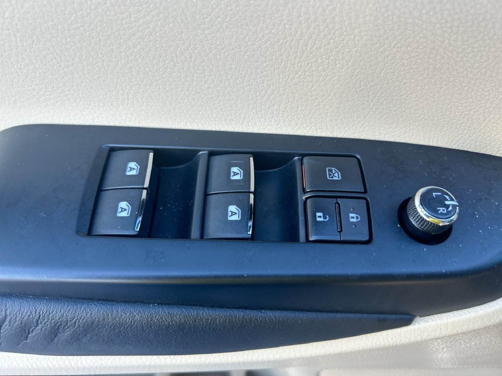 Used 2016 Toyota Highlander Limited FWD image 14