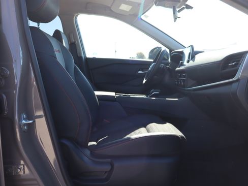 Used 2025 Nissan Rogue SV image 13