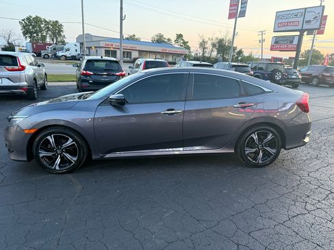 Used 2017 Honda Civic Touring image 4