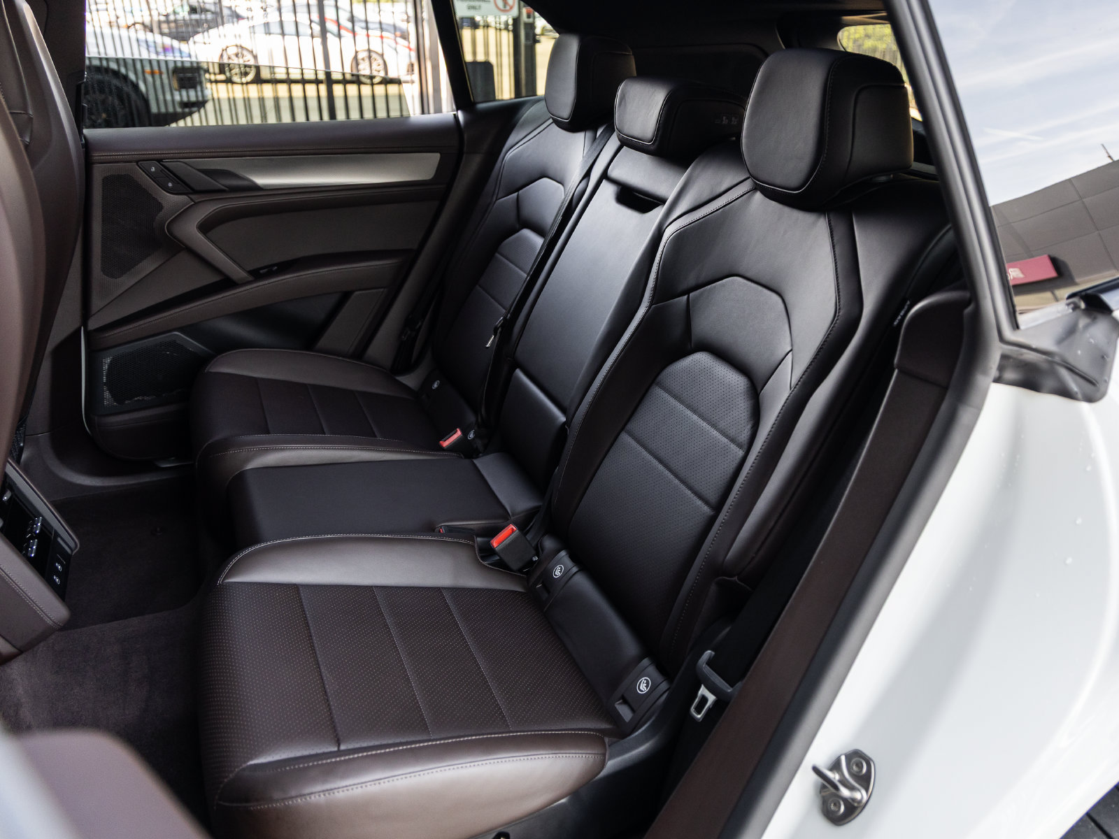 Used 2026 Porsche Cayenne Electric AWD/4WD image 36