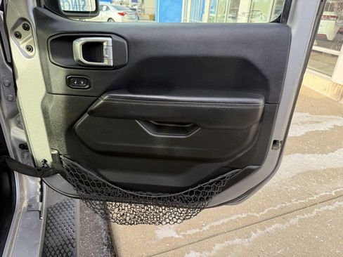 Used 2018 Jeep Wrangler Unlimited Sahara image 43