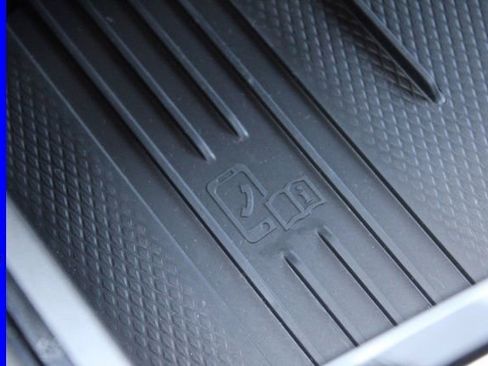 Used 2025 Volkswagen Atlas Cross Sport SE w/ Panoramic Sunroof Package image 42