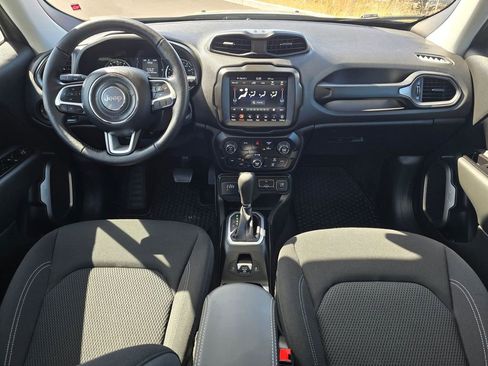 Used 2023 Jeep Renegade Latitude w/ Sun/Sound Group AWD/4WD image 9