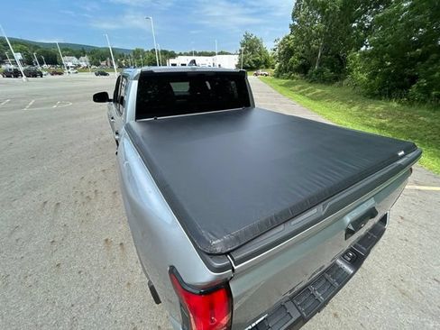 Used 2025 Toyota Tacoma SR5 AWD/4WD image 15