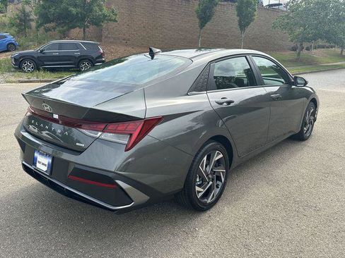 New 2025 Hyundai Elantra Limited image 5