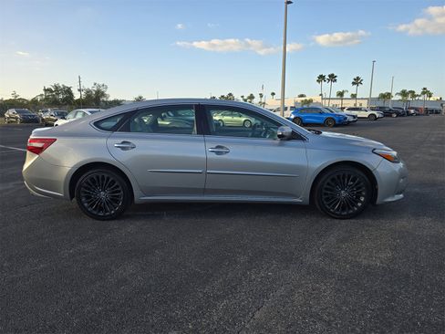 Used 2017 Toyota Avalon Touring image 3