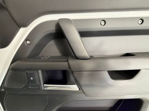 New 2025 Land Rover Defender 110 X-Dynamic SE image 40