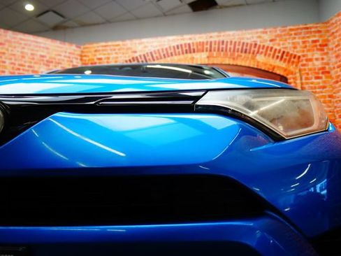 Used 2018 Toyota RAV4 LE w/ All Weather Liner Package AWD/4WD image 57