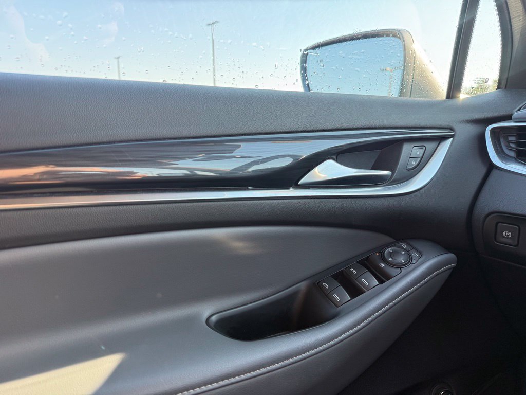 Used 2019 Buick Enclave Essence AWD/4WD image 12