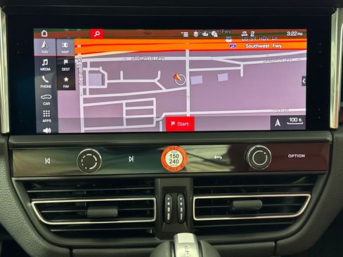 Certified 2026 Porsche Macan AWD/4WD image 17