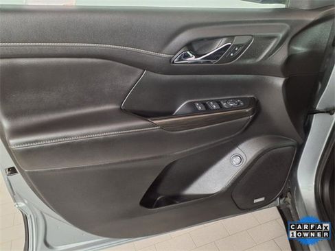 Used 2023 GMC Acadia SLT image 9