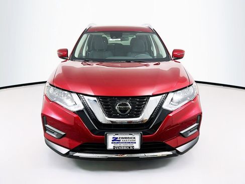 Used 2019 Nissan Rogue SV image 2