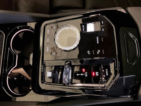 New 2026 BMW 550e xDrive w/ Executive Package image 7