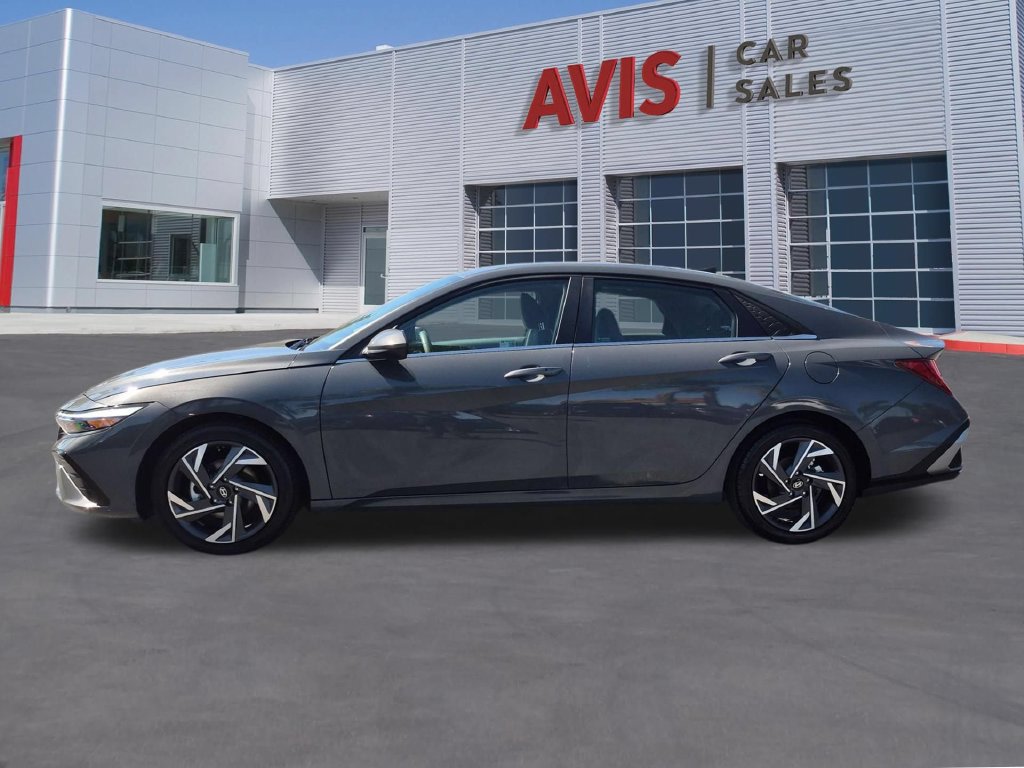 Used 2025 Hyundai Elantra SEL FWD image 10