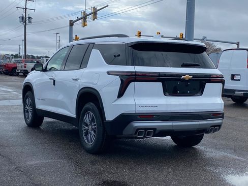 New 2026 Chevrolet Traverse LT w/ LPO, Floor Liner Package FWD image 5