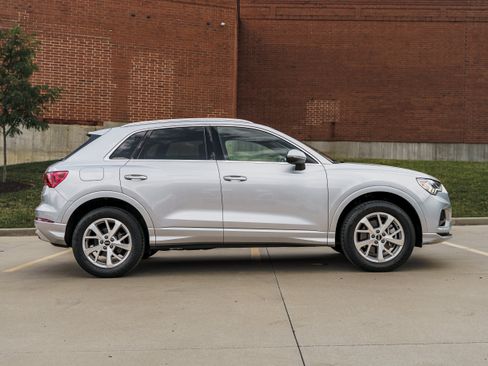 Used 2023 Audi Q3 2.0T Premium w/ Convenience Package AWD/4WD image 3