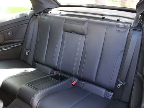 Used 2015 BMW M4 Convertible image 10