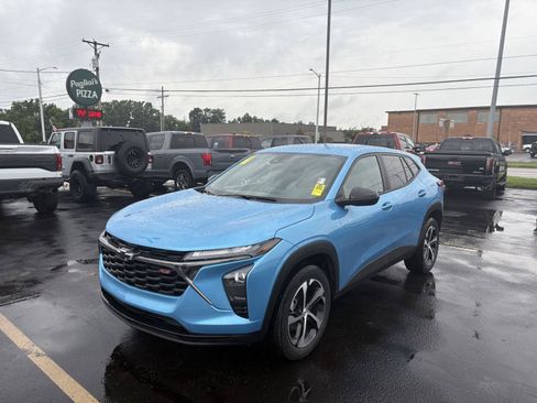 Used 2025 Chevrolet Trax RS w/ Driver Confidence Package FWD image 18