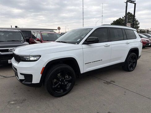 Used 2022 Jeep Grand Cherokee L Laredo AWD/4WD image 2