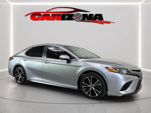 Used 2019 Toyota Camry SE FWD image 2