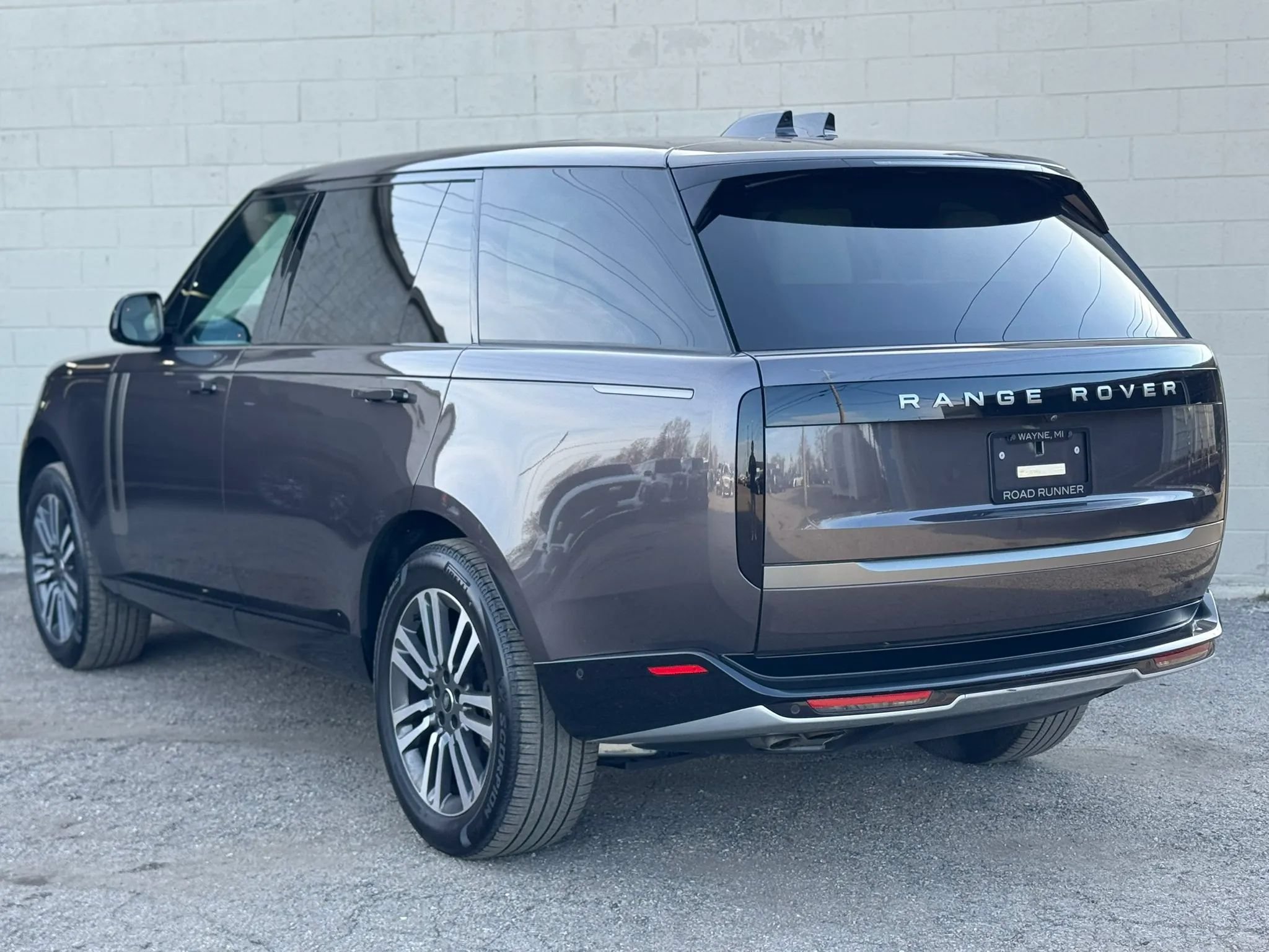 Used 2025 Land Rover Range Rover Long Wheelbase SE AWD/4WD image 5