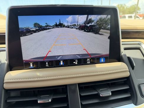 Used 2021 Chevrolet Tahoe Premier w/ Premium Package AWD/4WD image 29