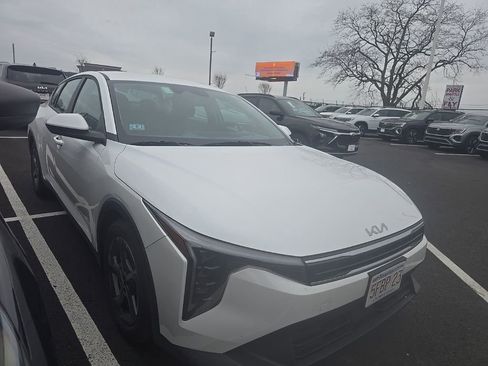 Used 2025 Kia K4 LXS FWD image 3
