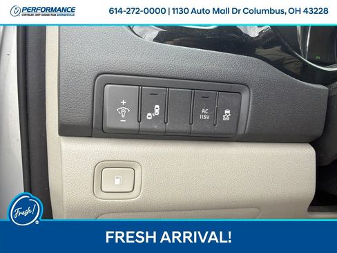 Used 2017 Kia Sedona SX FWD image 19