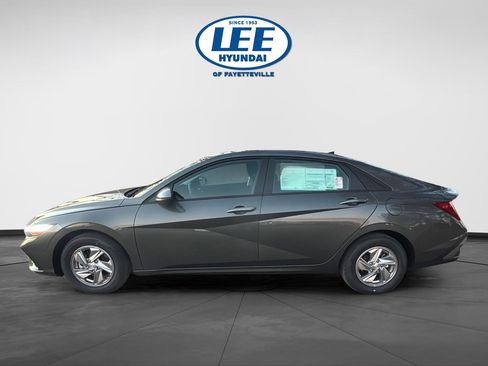 New 2026 Hyundai Elantra SE image 3