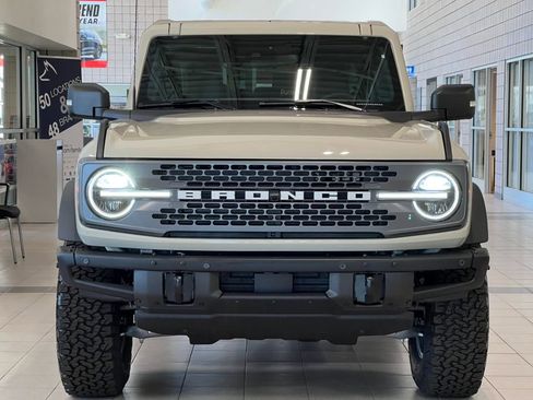 Used 2025 Ford Bronco Badlands image 35