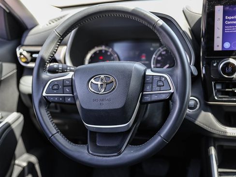 Used 2023 Toyota Highlander XLE FWD image 17