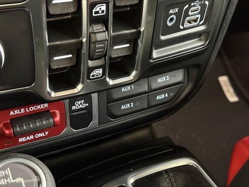 New 2025 Jeep Gladiator Willys image 26