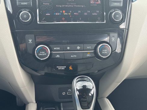 Used 2020 Nissan Rogue Sport SL FWD image 36