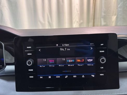 Certified 2025 Volkswagen Taos SE w/ Panoramic Sunroof Package image 20